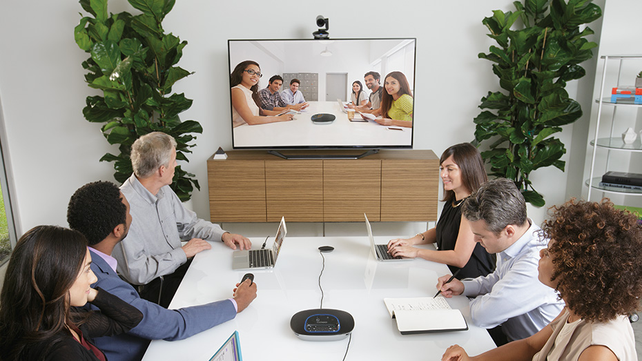 Solution de visioconférence Logitech GROUP pour vos réunions hybrides - DSI et chef de projet IT externalisé sur Nantes.